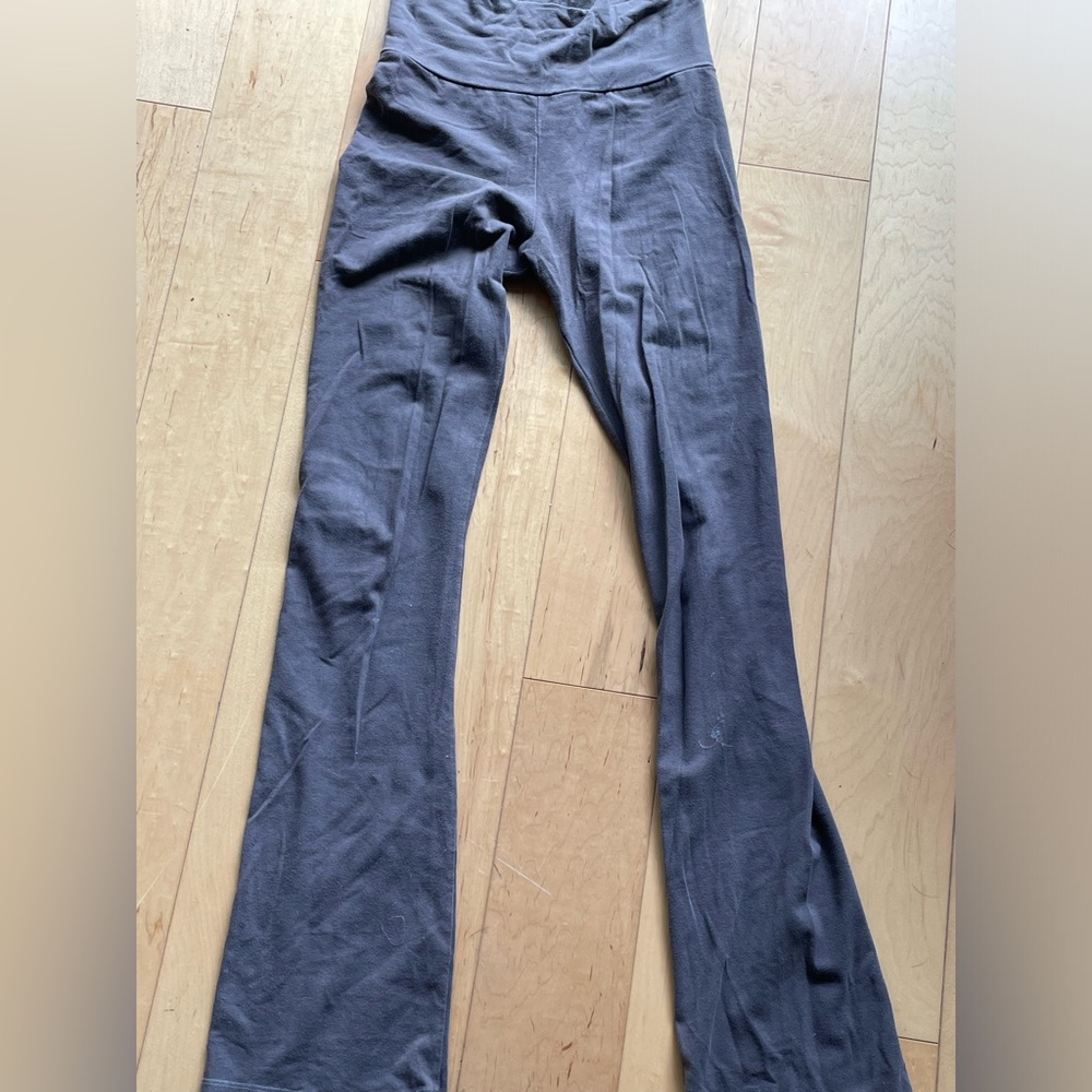 Brandy melville brown folder pants. One -size stretchy